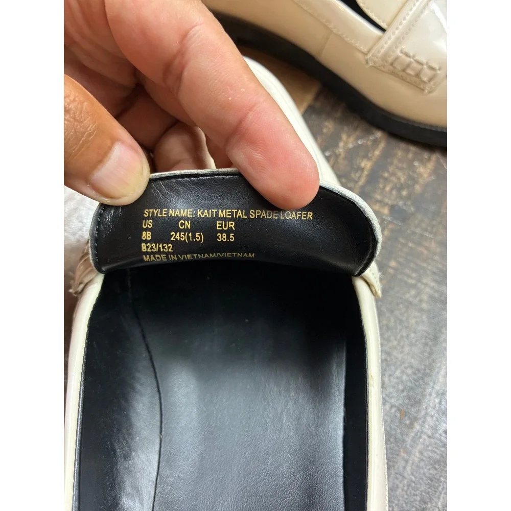 Kate Spade Kait Metal Spade Loafer Womens 8B Parchment White Patent Leather Good